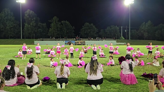 Geary Schools - Mini Cheerleaders Perform at Half Time
